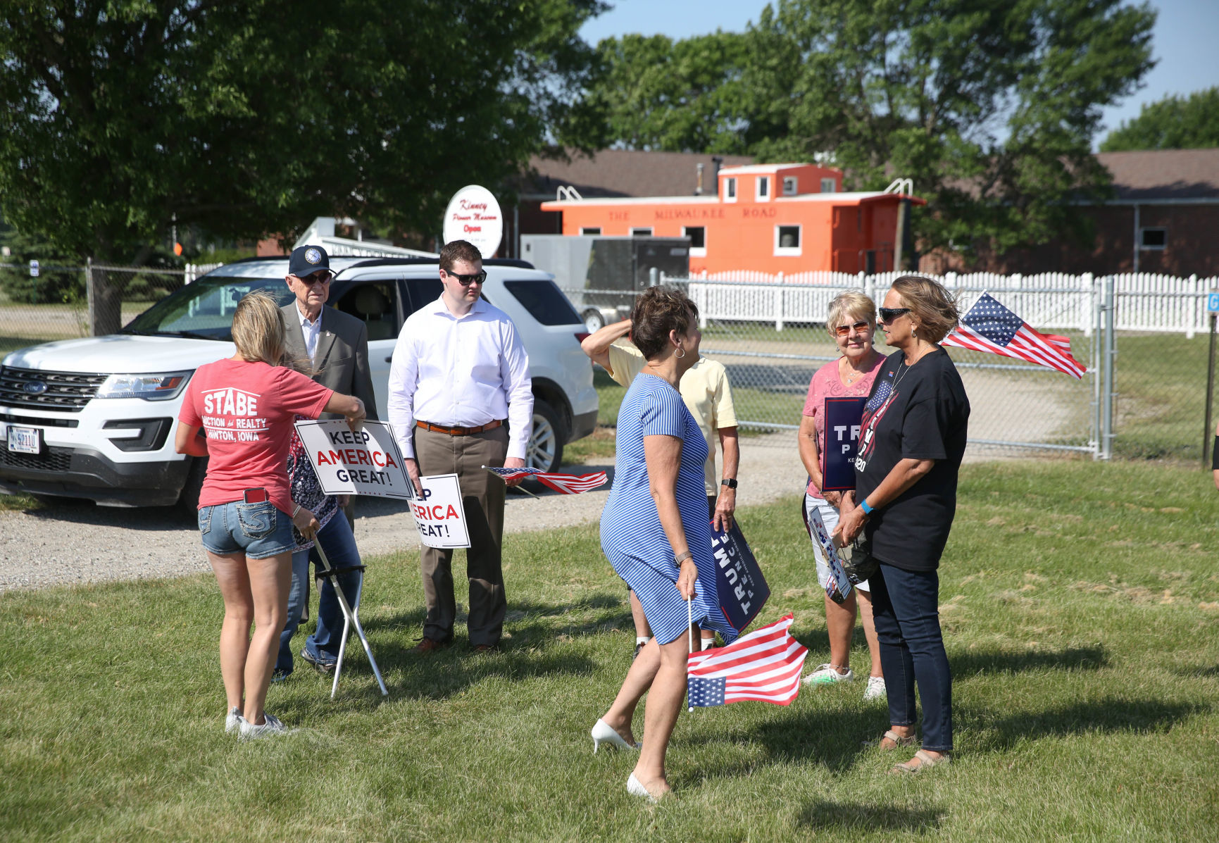 VP Pence arrives in Mason City (6).jpg